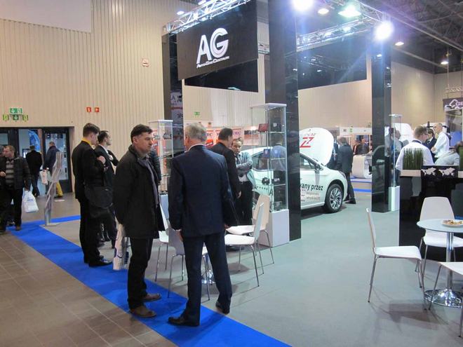  Okazała ekspozycja firmy AG Auto-Gaz Centrum z Radomia odpowiadała w pełni rynkowej pozycji przedsiębiorstwa należącego do największych w branży. Tegoroczne firmowe nowości to sterowniki: BluBoxo, Compact, Zenit pro, Zenit pro OBD, Zenit pro Diesel.