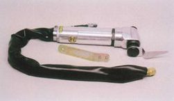 Nóż wibracyjny z napędem pneumatycznym do cięcia spoin