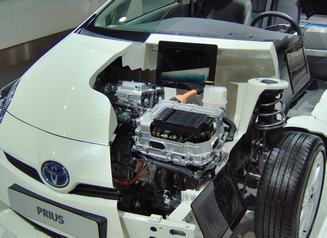 Anatomia hybrydowej Toyoty Prius prezentowana przez niemieckiego dealera