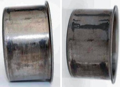 Termiczne przebarwienia na powierzchni koła pasowego napinacza (z lewej) i ślady stopionej gumy na kole pasowym