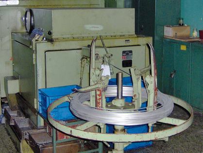 Prasa do tłoczenia elementów elektrody środkowej z drutu stalowego